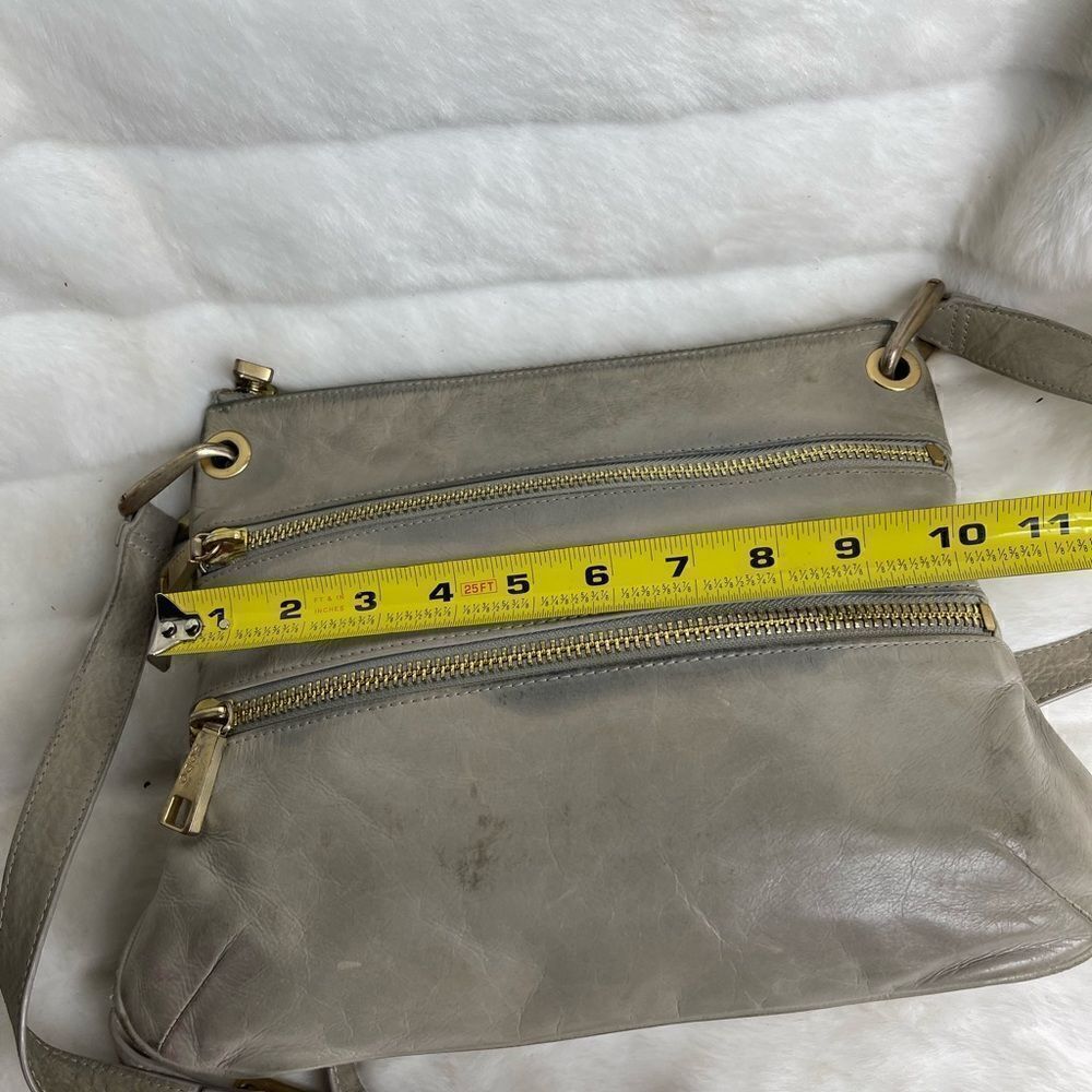 Hobo Mission leather light gray crossbody bag with bold gold tone hardwa… - Picture 6 of 10